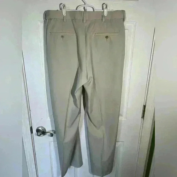 Haggar 34x30 Light Khaki/Stone Classic Fit. Dress Pants - Picture 2 of 6